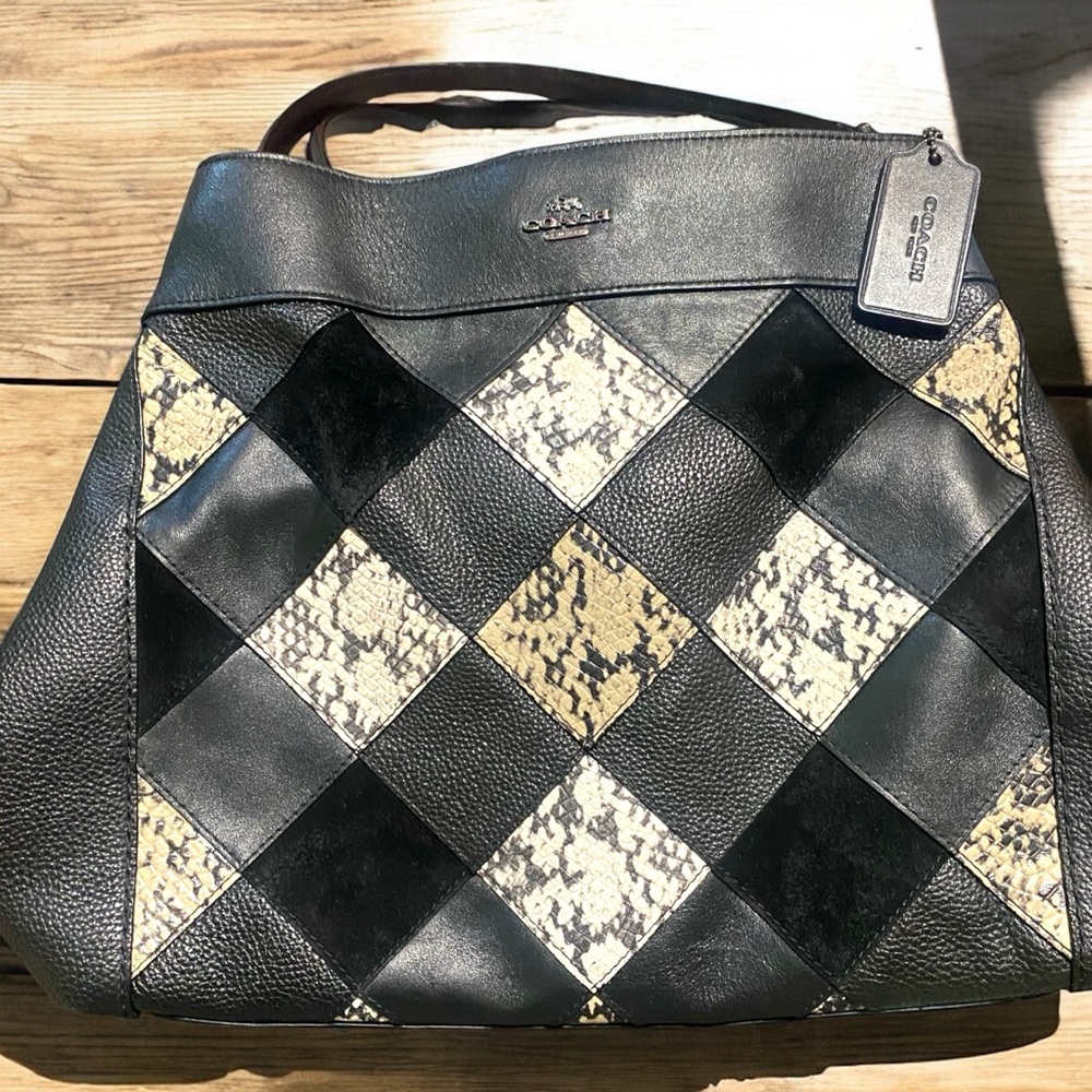 LEXY SHOULDER BAG IN SNAKE PATCHWORK LEATHER
ANTIQUE NICKEL/BLACK MULTI $499